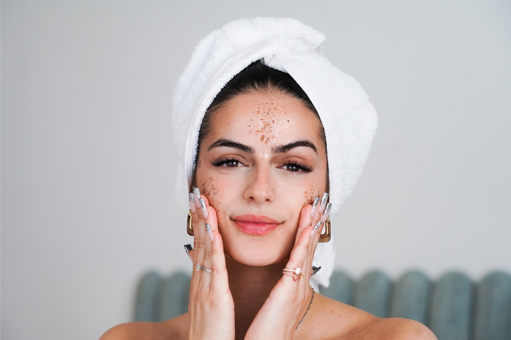 Nestree model with coffee Scrub use in face